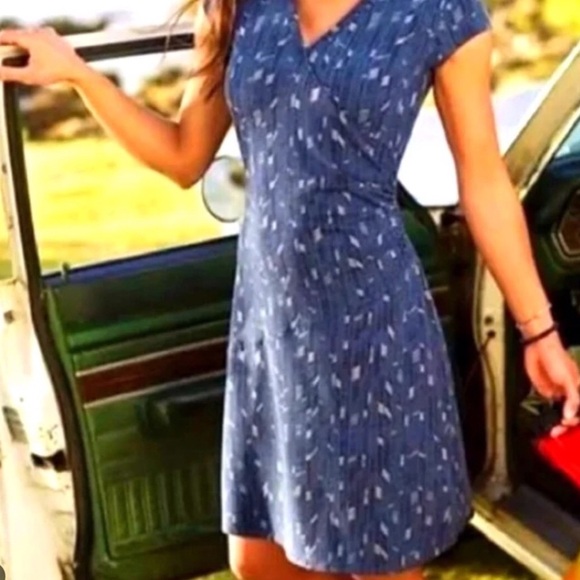 Athleta Faux Wrap Dress 3/4 Sleeves | Size M | flawed| Spring & Summer Casual - Picture 2 of 11